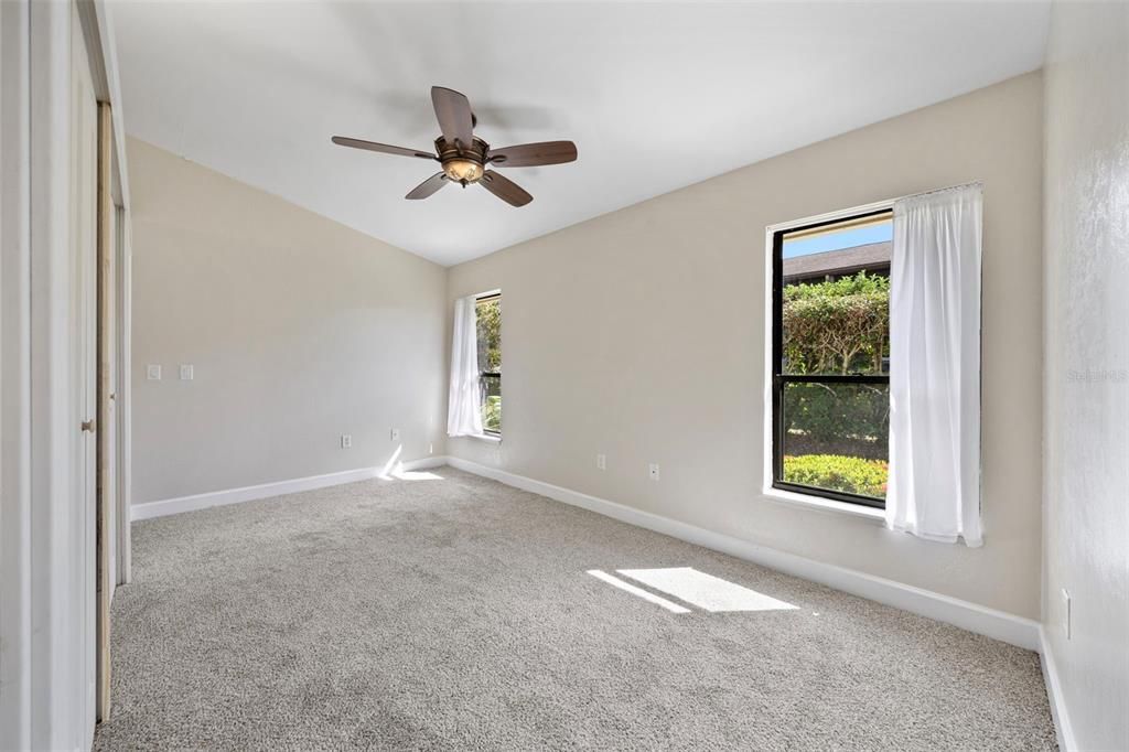 Active With Contract: $144,900 (1 beds, 1 baths, 635 Square Feet)