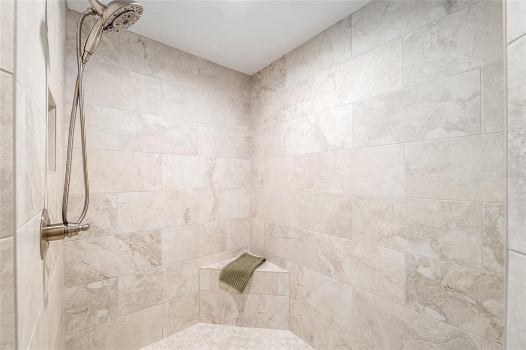 For Rent: $4,800 (3 beds, 3 baths, 2637 Square Feet)