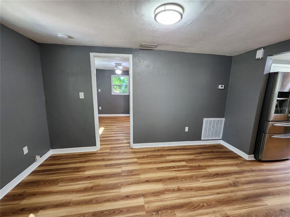 В аренду: $1,600 (3 спален, 1 ванн, 810 Квадратных фут)