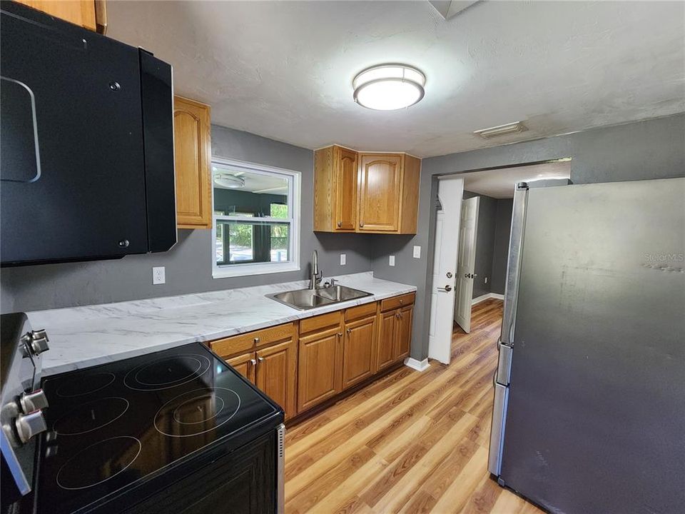 В аренду: $1,600 (3 спален, 1 ванн, 810 Квадратных фут)