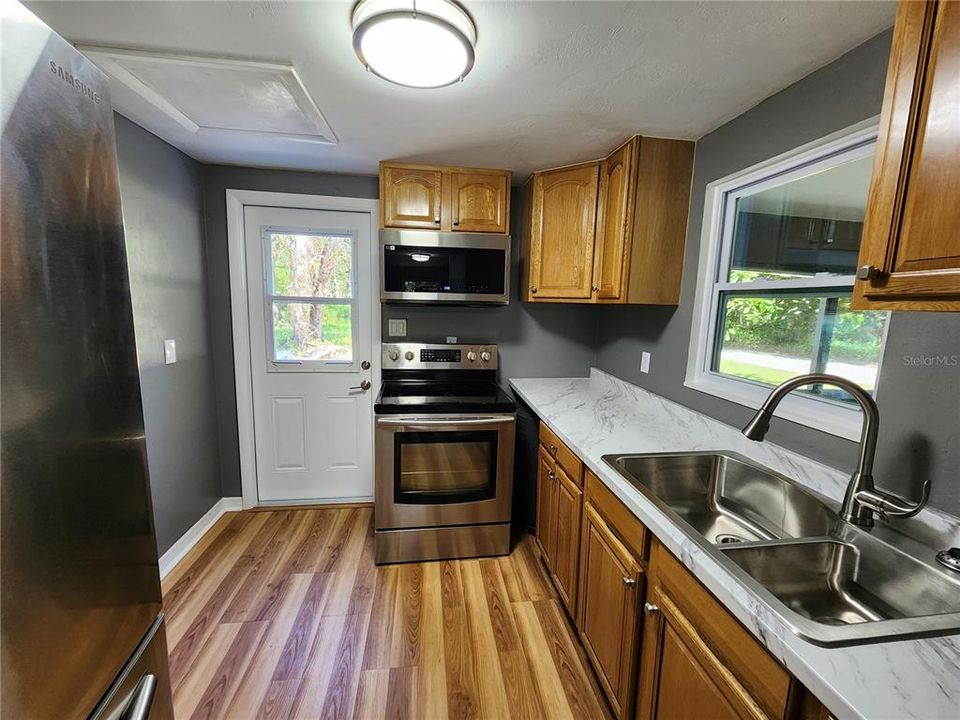 В аренду: $1,600 (3 спален, 1 ванн, 810 Квадратных фут)