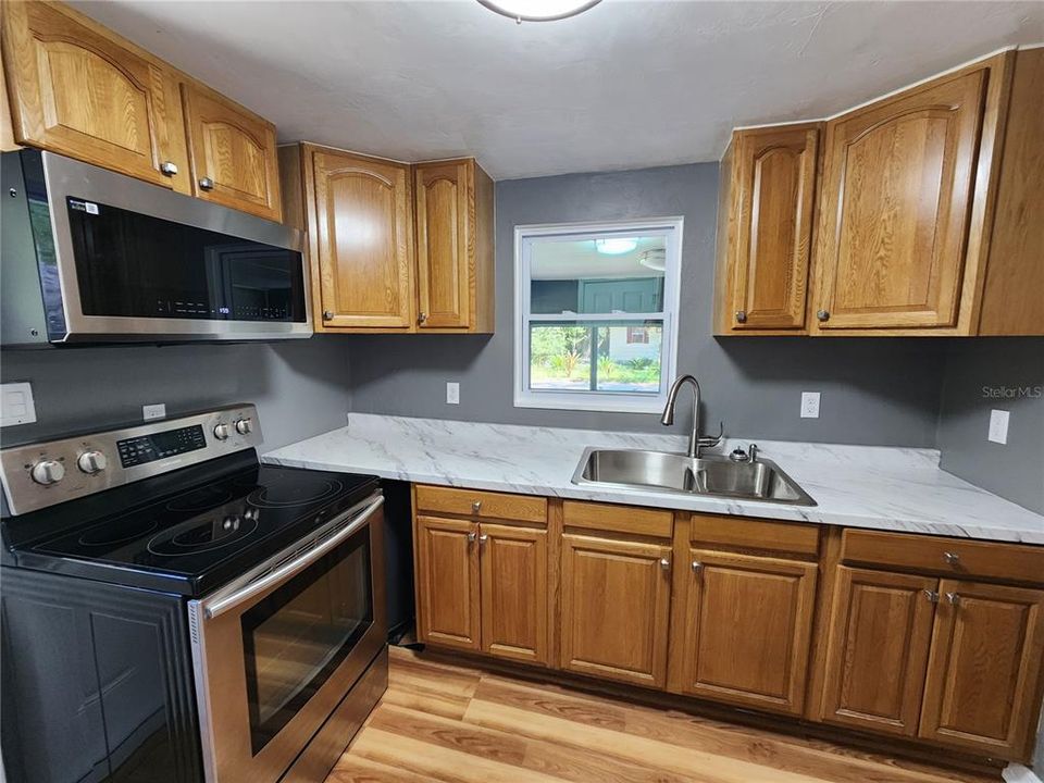 В аренду: $1,600 (3 спален, 1 ванн, 810 Квадратных фут)