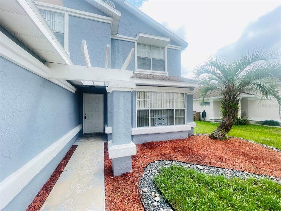 合同活跃: $2,250 (4 贝兹, 2 浴室, 1906 平方英尺)