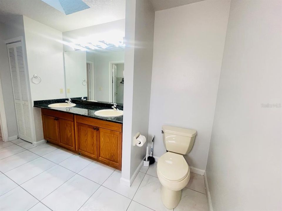 合同活跃: $2,250 (4 贝兹, 2 浴室, 1906 平方英尺)