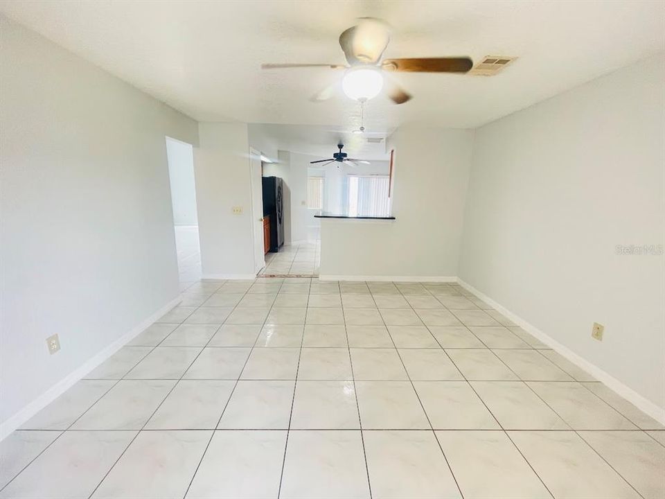 合同活跃: $2,250 (4 贝兹, 2 浴室, 1906 平方英尺)