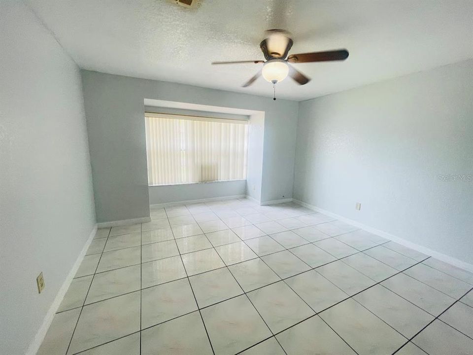 合同活跃: $2,250 (4 贝兹, 2 浴室, 1906 平方英尺)