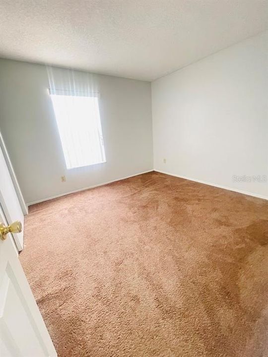 合同活跃: $2,250 (4 贝兹, 2 浴室, 1906 平方英尺)