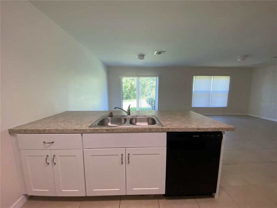 В аренду: $1,695 (4 спален, 2 ванн, 1504 Квадратных фут)