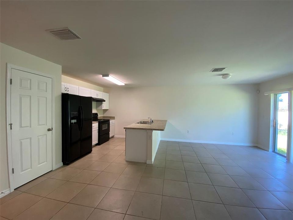 В аренду: $1,695 (4 спален, 2 ванн, 1504 Квадратных фут)