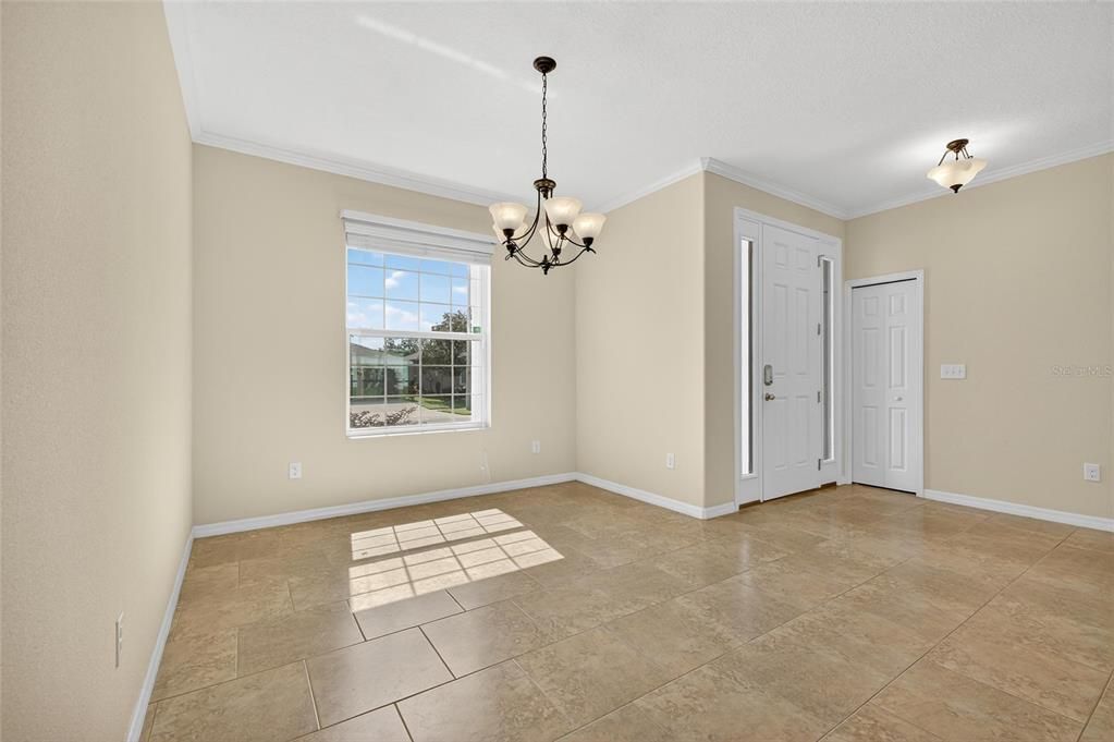 Под контрактом: $395,000 (3 спален, 2 ванн, 2024 Квадратных фут)