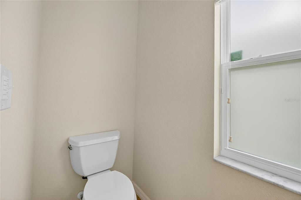 Под контрактом: $395,000 (3 спален, 2 ванн, 2024 Квадратных фут)