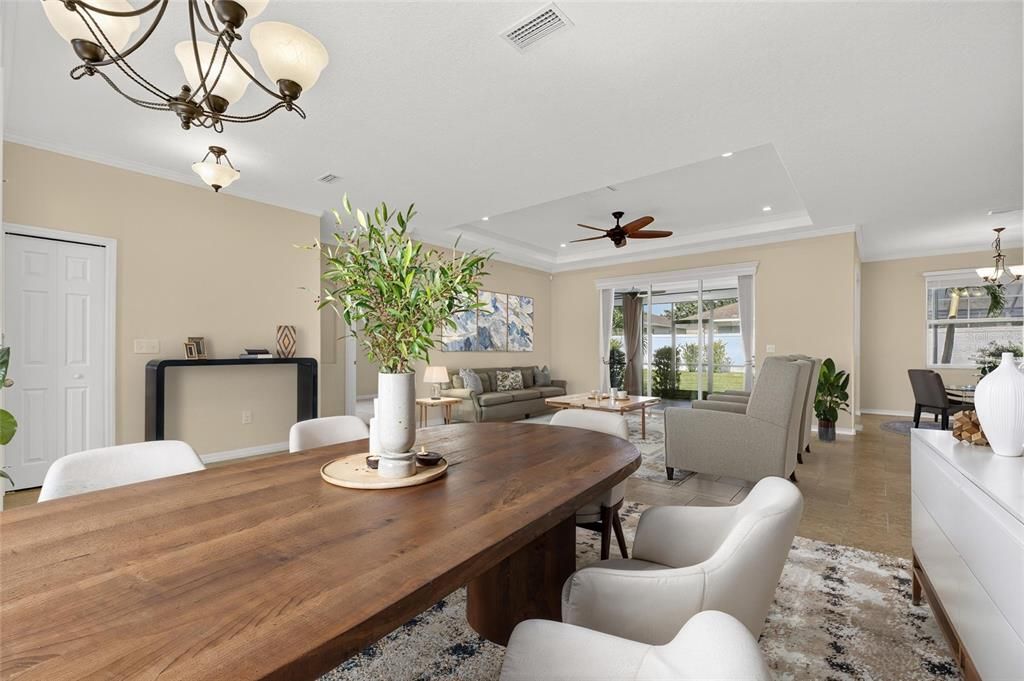 Под контрактом: $395,000 (3 спален, 2 ванн, 2024 Квадратных фут)