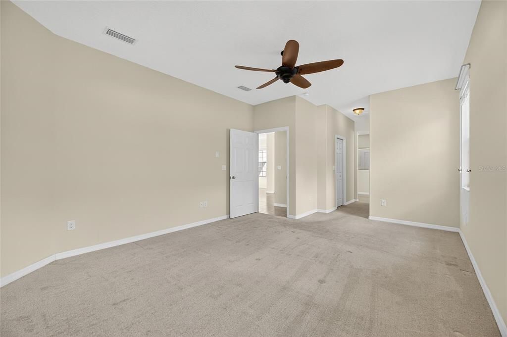 Под контрактом: $395,000 (3 спален, 2 ванн, 2024 Квадратных фут)