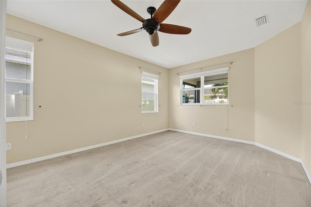 Под контрактом: $395,000 (3 спален, 2 ванн, 2024 Квадратных фут)