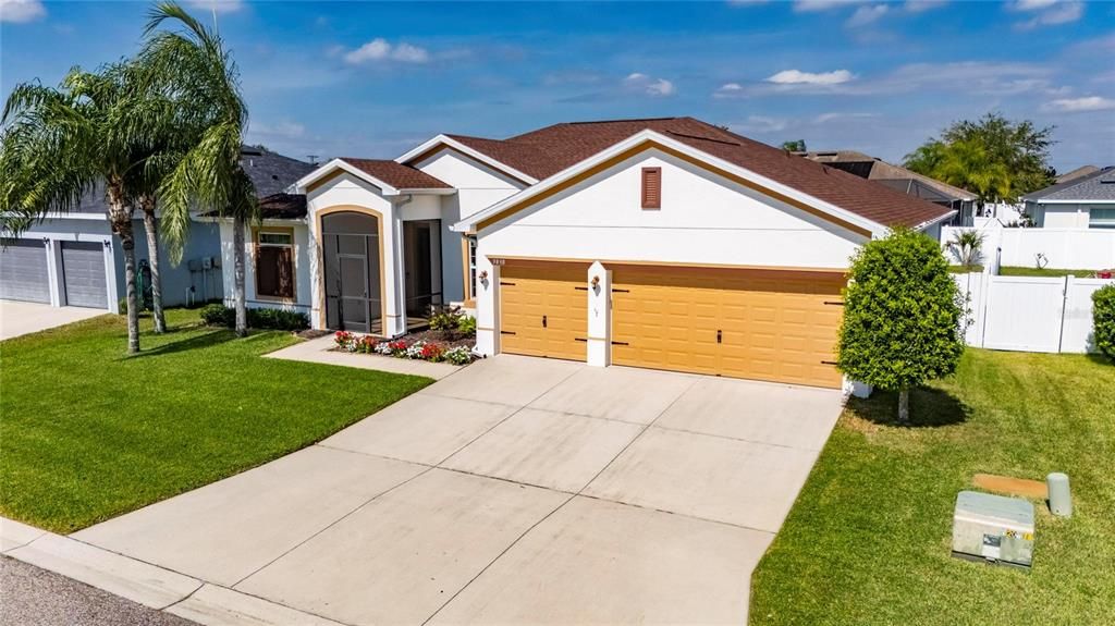 Под контрактом: $395,000 (3 спален, 2 ванн, 2024 Квадратных фут)