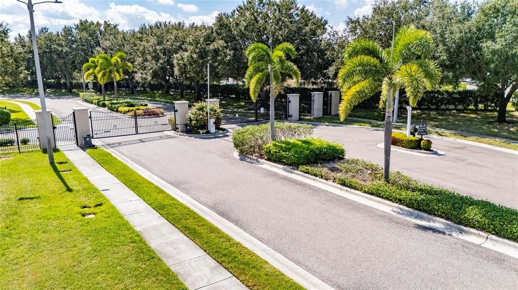 Под контрактом: $395,000 (3 спален, 2 ванн, 2024 Квадратных фут)