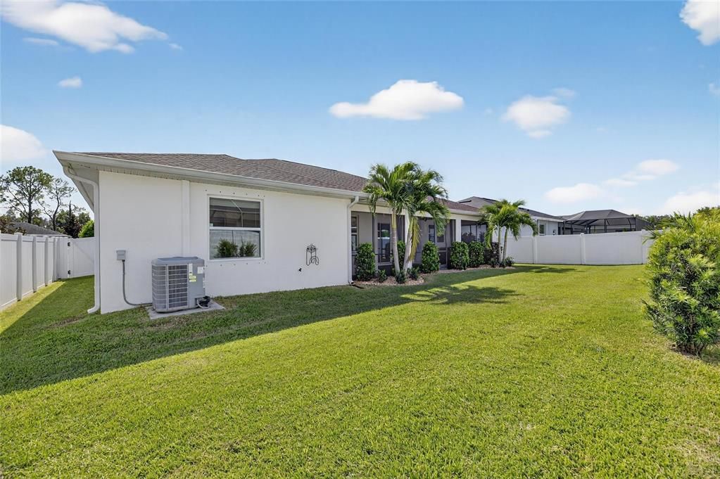 Под контрактом: $395,000 (3 спален, 2 ванн, 2024 Квадратных фут)