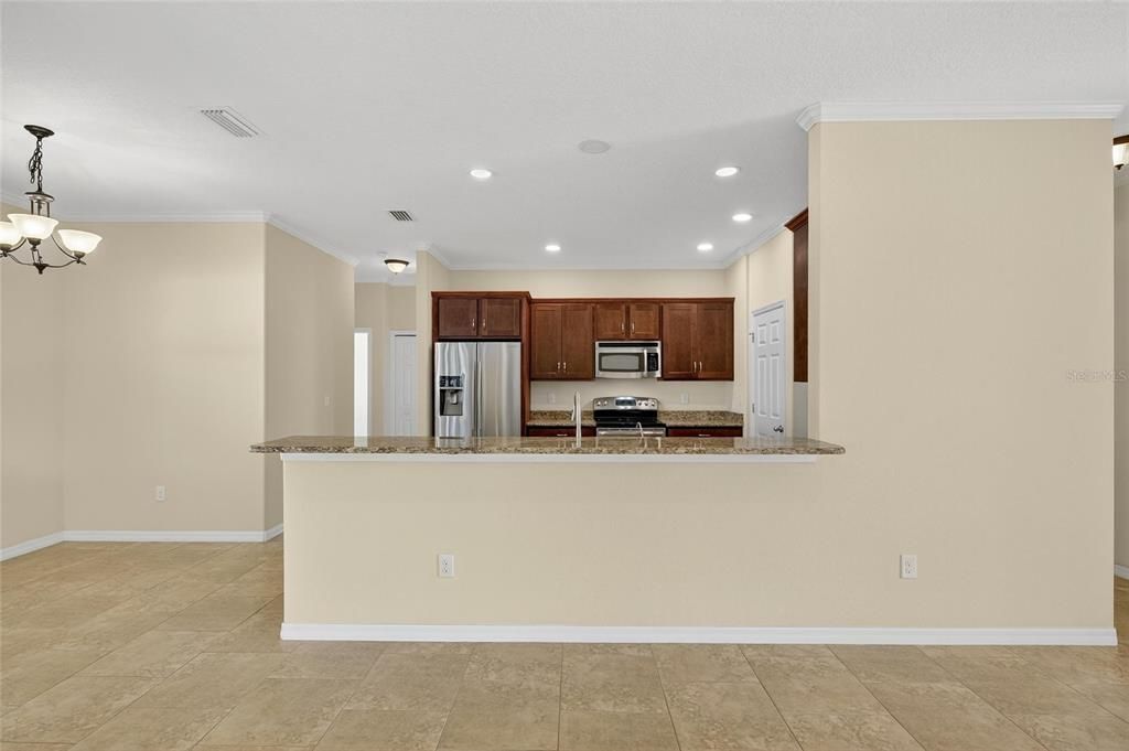 Под контрактом: $395,000 (3 спален, 2 ванн, 2024 Квадратных фут)