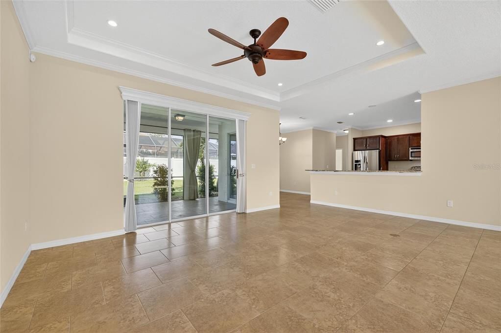 Под контрактом: $395,000 (3 спален, 2 ванн, 2024 Квадратных фут)