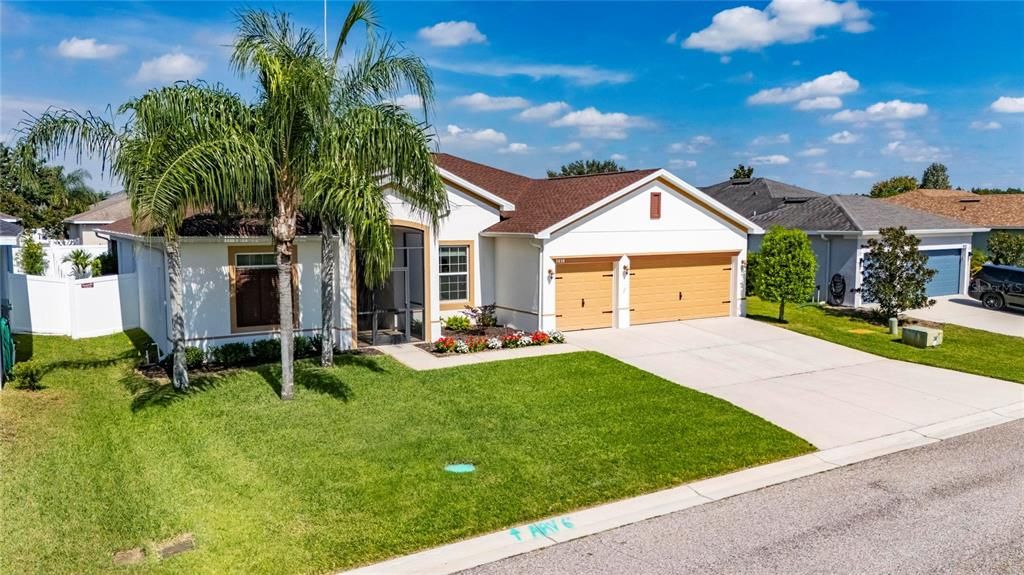 Под контрактом: $395,000 (3 спален, 2 ванн, 2024 Квадратных фут)