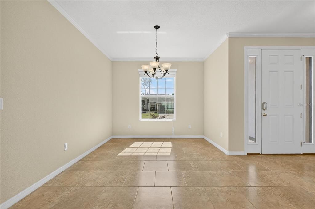 Под контрактом: $395,000 (3 спален, 2 ванн, 2024 Квадратных фут)