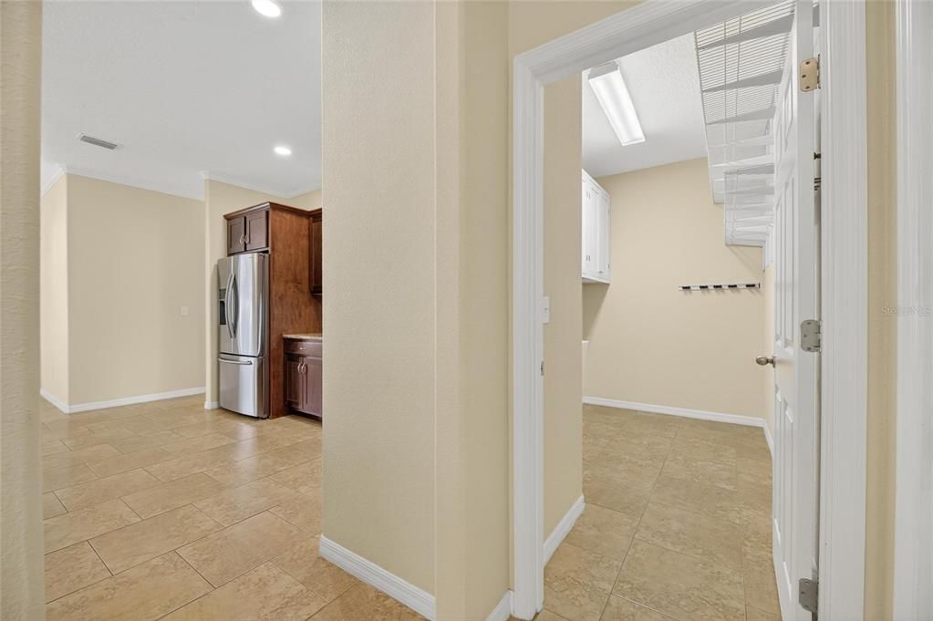 Под контрактом: $395,000 (3 спален, 2 ванн, 2024 Квадратных фут)