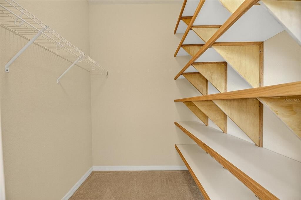 Под контрактом: $395,000 (3 спален, 2 ванн, 2024 Квадратных фут)