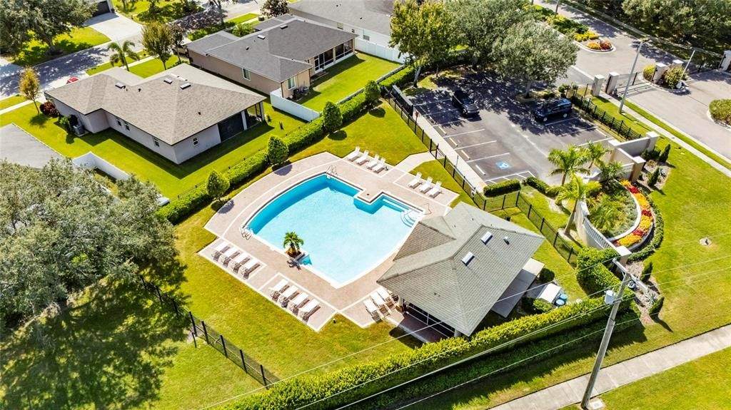 Под контрактом: $395,000 (3 спален, 2 ванн, 2024 Квадратных фут)