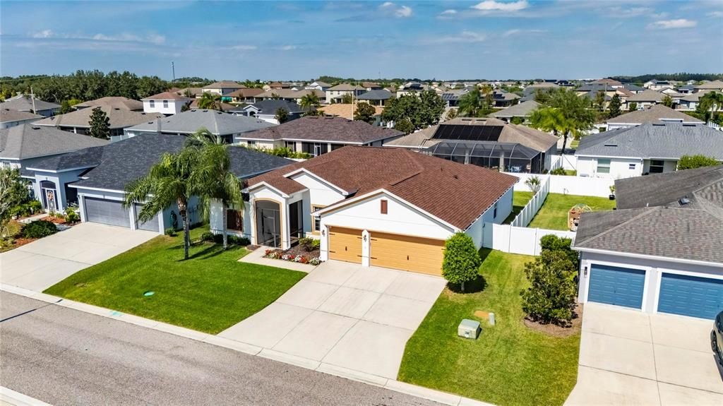 Под контрактом: $395,000 (3 спален, 2 ванн, 2024 Квадратных фут)