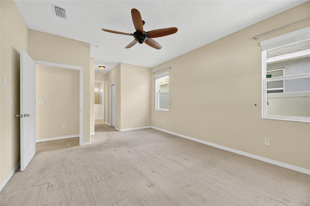 Под контрактом: $395,000 (3 спален, 2 ванн, 2024 Квадратных фут)