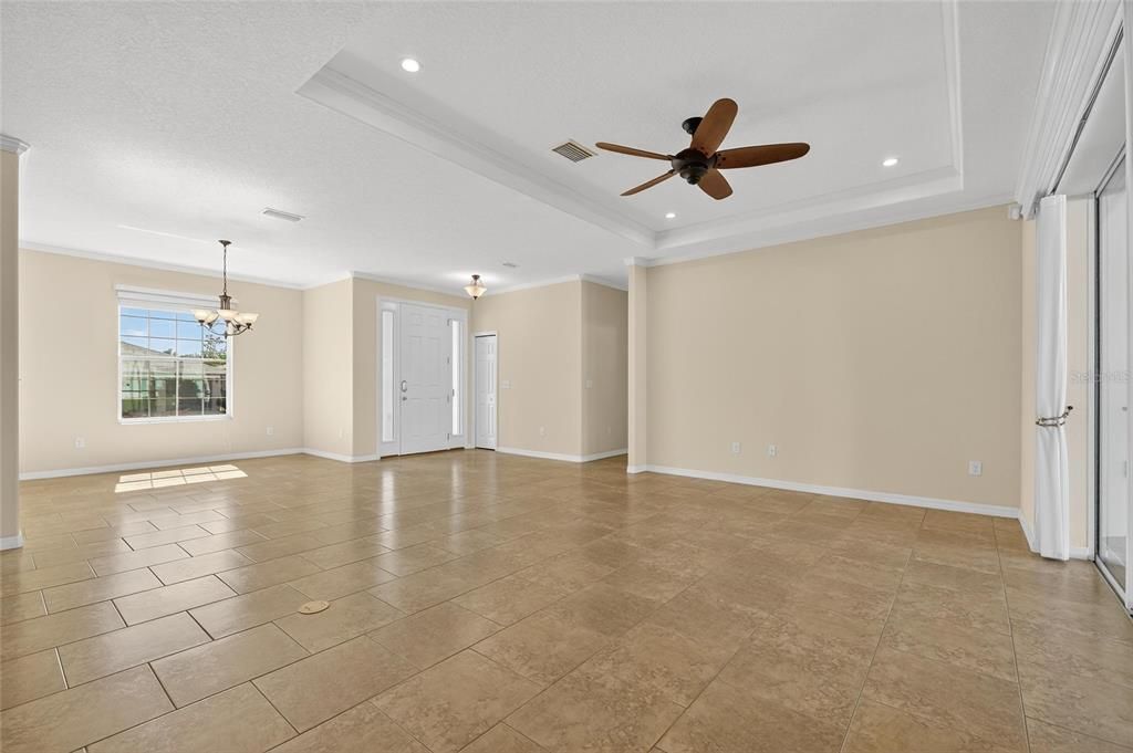 Под контрактом: $395,000 (3 спален, 2 ванн, 2024 Квадратных фут)