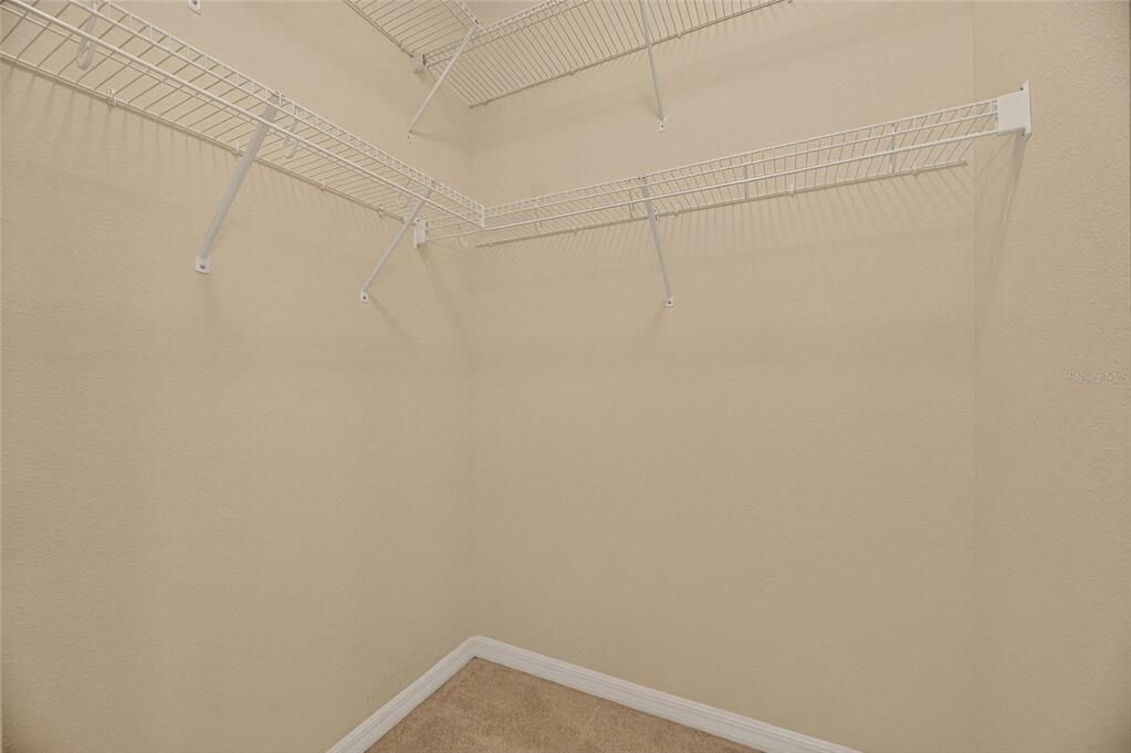 Под контрактом: $395,000 (3 спален, 2 ванн, 2024 Квадратных фут)