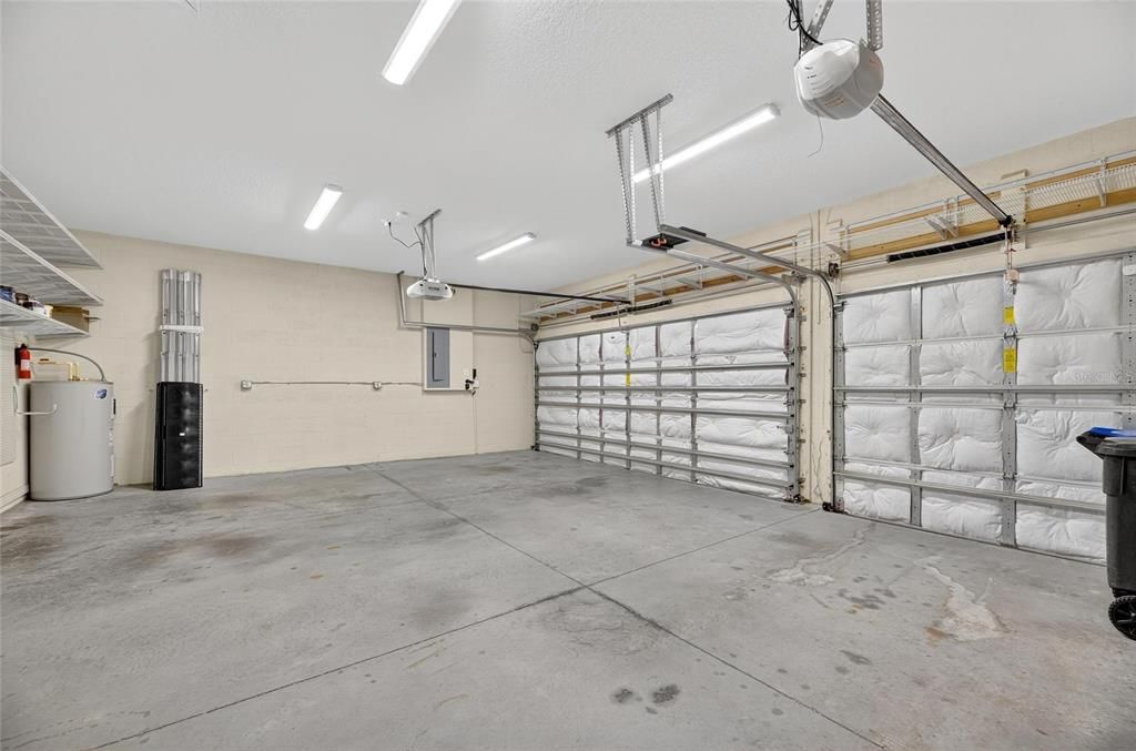 Под контрактом: $395,000 (3 спален, 2 ванн, 2024 Квадратных фут)