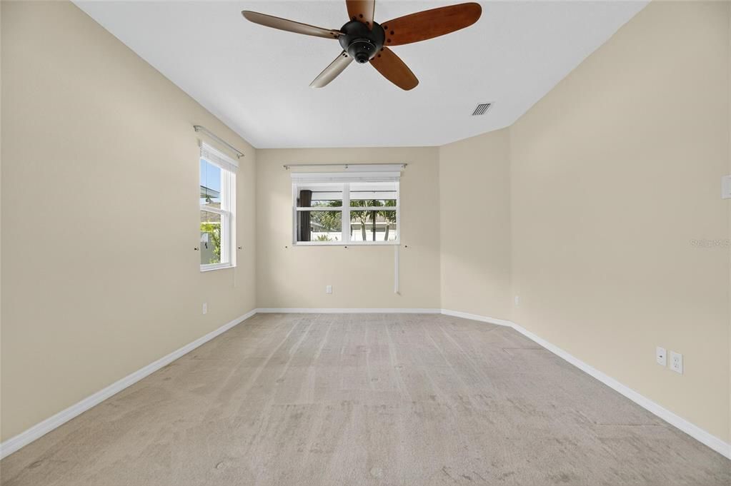 Под контрактом: $395,000 (3 спален, 2 ванн, 2024 Квадратных фут)