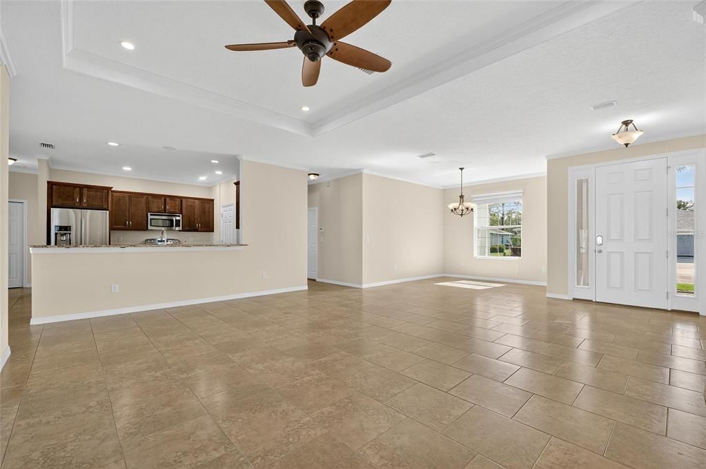 Под контрактом: $395,000 (3 спален, 2 ванн, 2024 Квадратных фут)