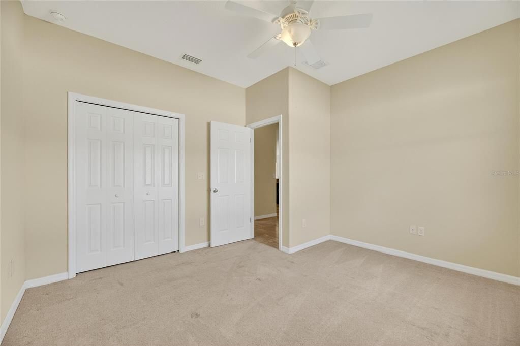 Под контрактом: $395,000 (3 спален, 2 ванн, 2024 Квадратных фут)