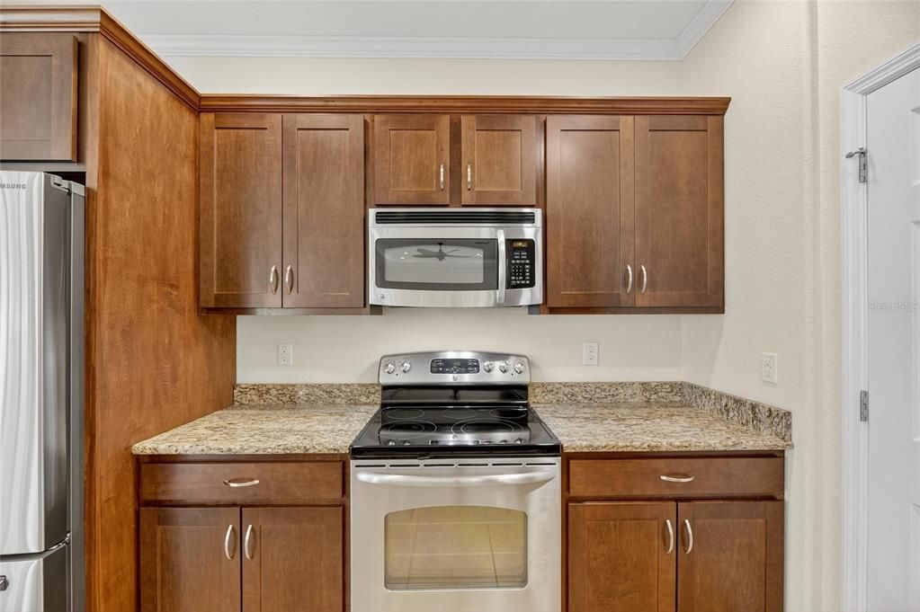 Под контрактом: $395,000 (3 спален, 2 ванн, 2024 Квадратных фут)