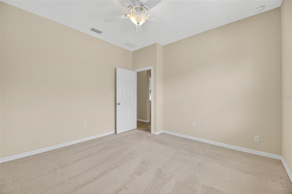 Под контрактом: $395,000 (3 спален, 2 ванн, 2024 Квадратных фут)