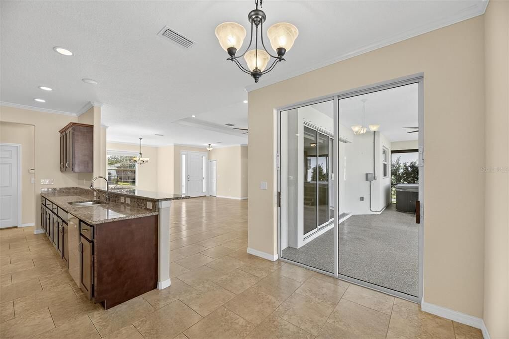 Под контрактом: $395,000 (3 спален, 2 ванн, 2024 Квадратных фут)