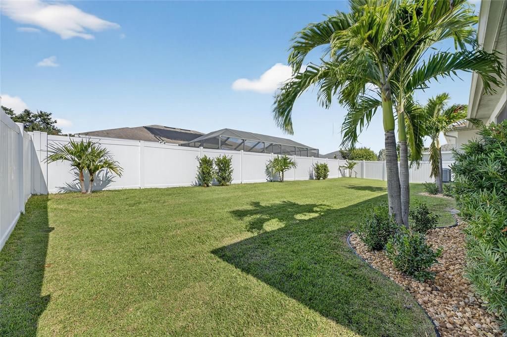 Под контрактом: $395,000 (3 спален, 2 ванн, 2024 Квадратных фут)