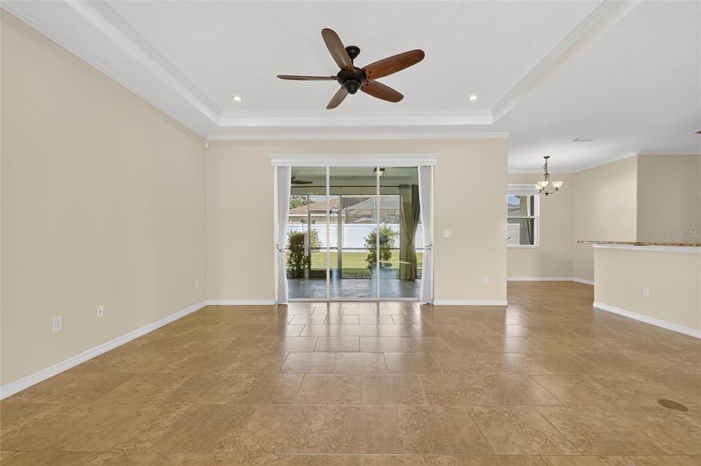 Под контрактом: $395,000 (3 спален, 2 ванн, 2024 Квадратных фут)