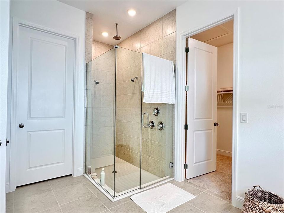 For Sale: $1,050,000 (4 beds, 3 baths, 2605 Square Feet)