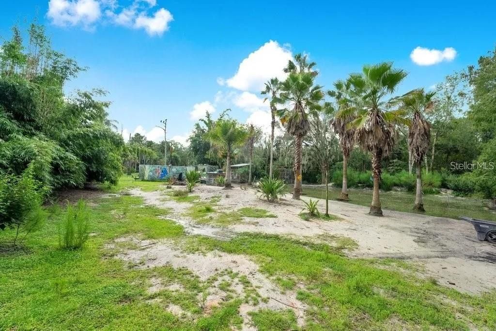 На продажу: $259,900 (2.60 acres)