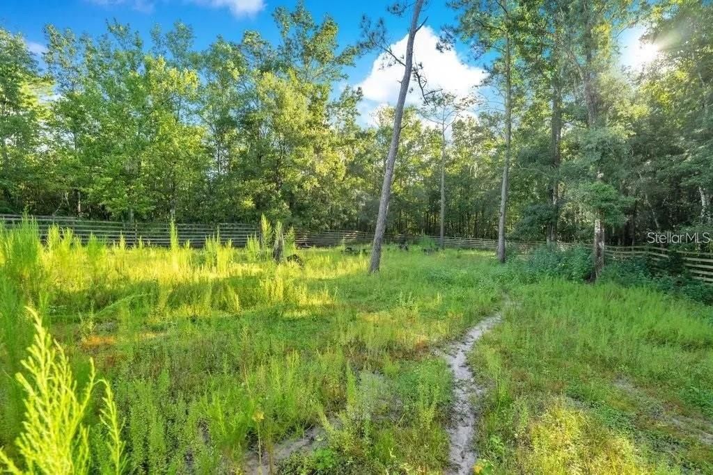 На продажу: $259,900 (2.60 acres)