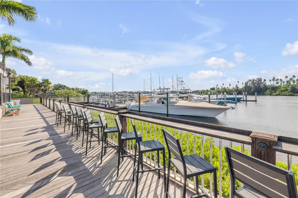 На продажу: $1,075,000 (2 спален, 2 ванн, 1620 Квадратных фут)