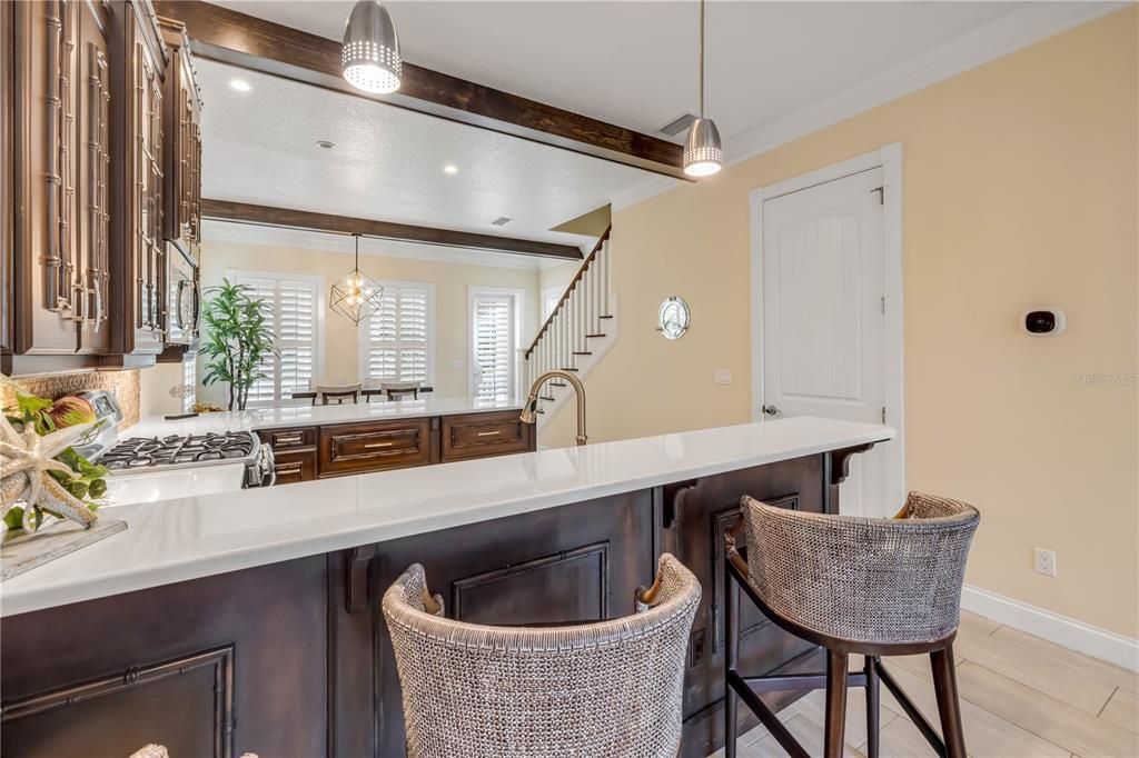 На продажу: $1,075,000 (2 спален, 2 ванн, 1620 Квадратных фут)