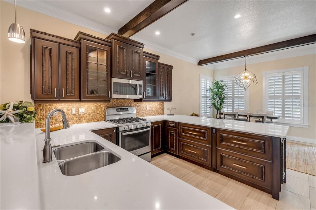 На продажу: $1,075,000 (2 спален, 2 ванн, 1620 Квадратных фут)