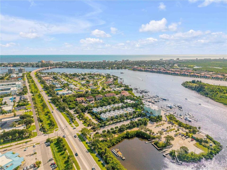 На продажу: $1,075,000 (2 спален, 2 ванн, 1620 Квадратных фут)