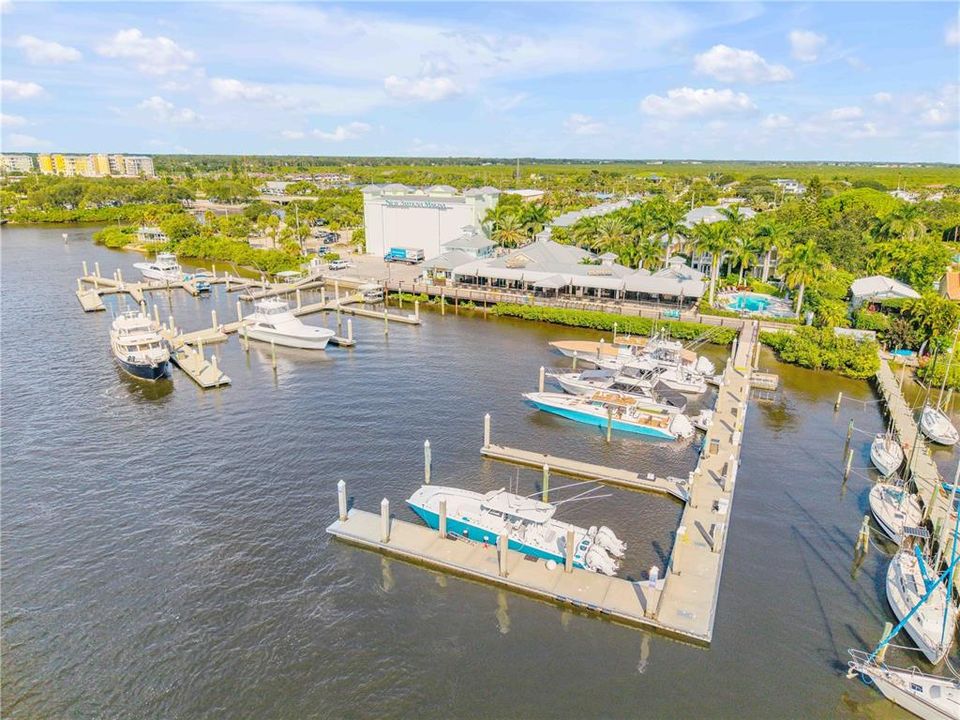 На продажу: $1,075,000 (2 спален, 2 ванн, 1620 Квадратных фут)