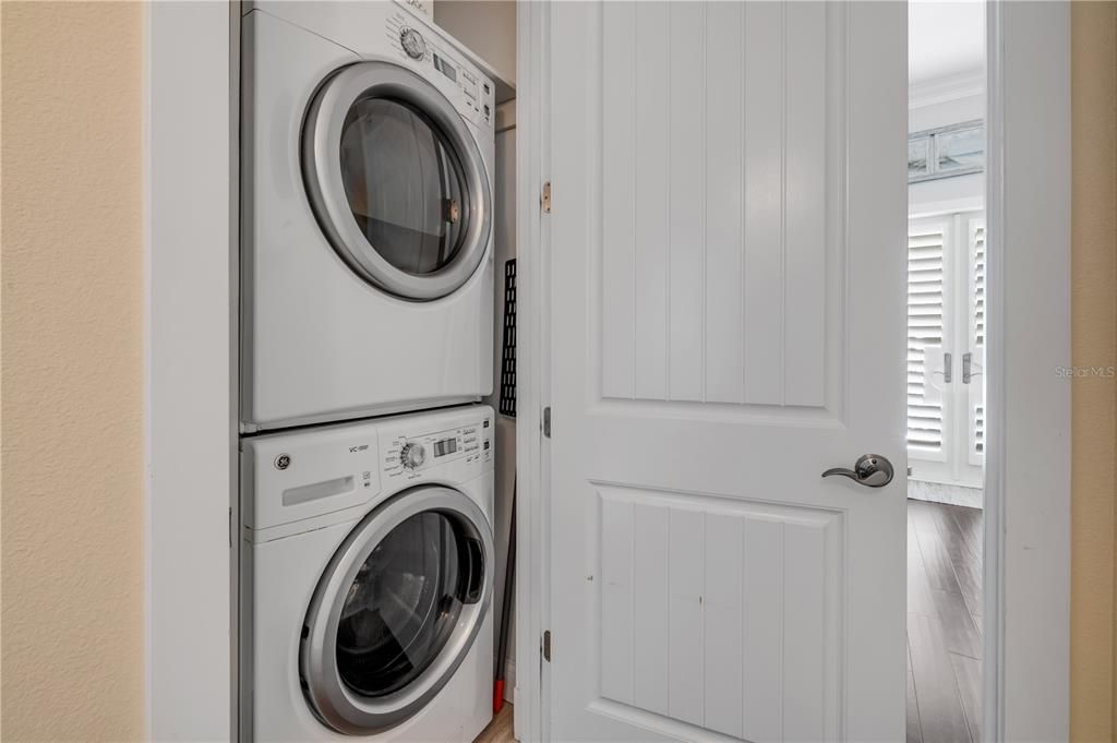 На продажу: $1,075,000 (2 спален, 2 ванн, 1620 Квадратных фут)